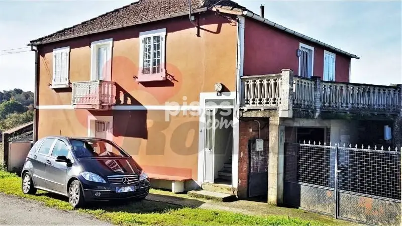 Casa en venta en Pantón 200m2 con 3 dormitorios y finca de 800m2