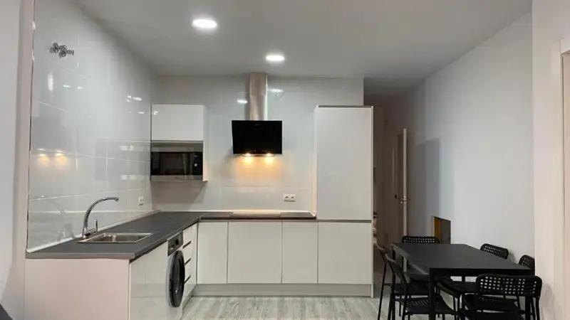 Casa en Málaga Capital: 3 Apartamentos Independientes Reformados