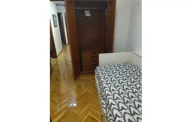 Rent 3 bedroom apartment in Madrid