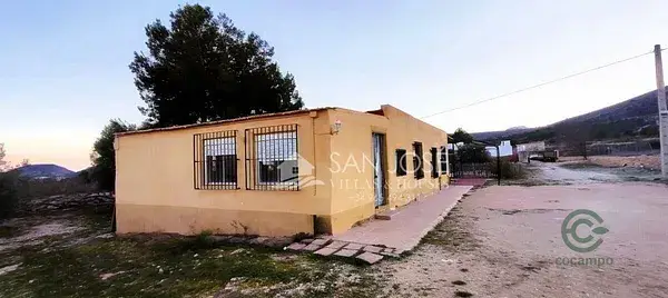 Chalet con Piscina en Monóvar Zona Cabarrasa