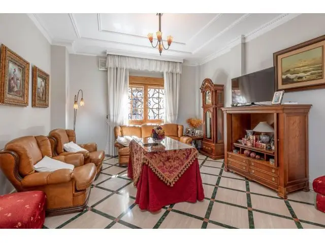 Casa de Lujo en Granada con Piscina y 4 Dormitorios