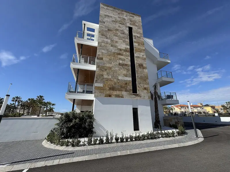 Atico de Lujo en Playa Flamenca con Vistas al Mar