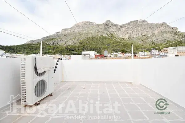 Casa en Tavernes de la Valldigna con Vistas a la Montana y Local Comercial
