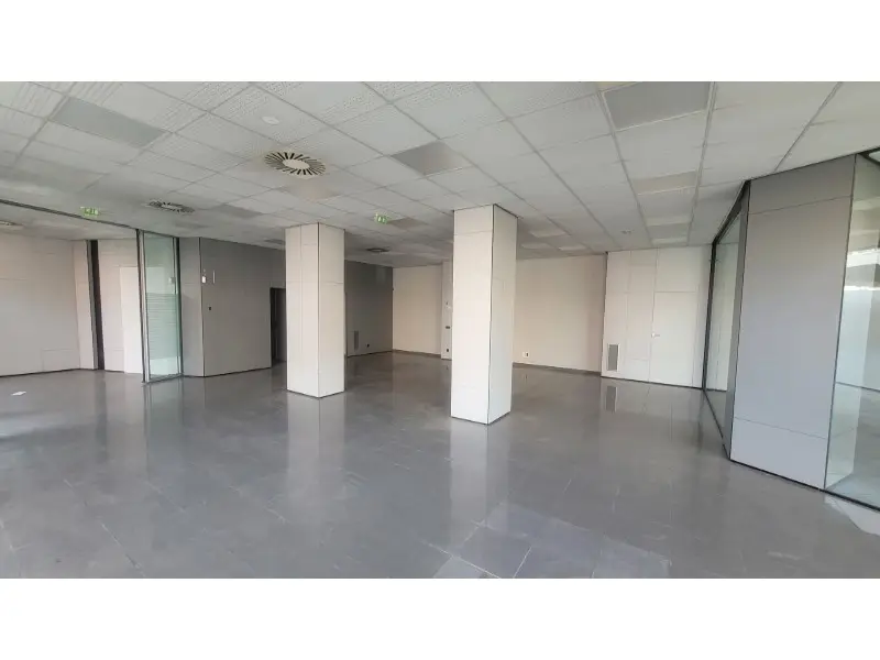 Venta Local Comercial Los Carbayedos 187m2 Oficina 2 Baños
