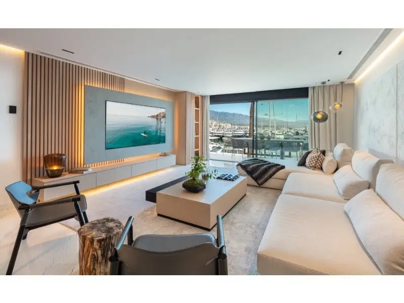 Apartamento de Lujo en Puerto Banús con Vistas Panorámicas