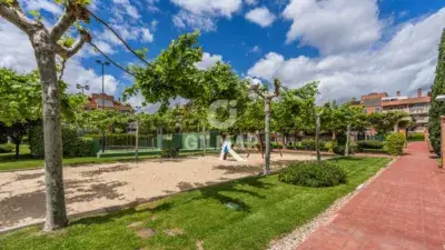 Bajo con Jardín en Pozuelo de Alarcón