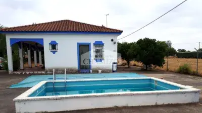 Chalet con Piscina en Villanueva de la Serena