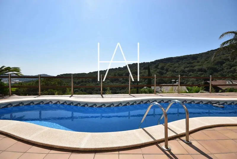Chalet en venta Argentona Barcelona 274m2 1111m2 parcela piscina