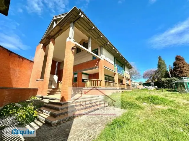 Chalet en La Fresneda 400m2 5 dormitorios Jardin Garaje