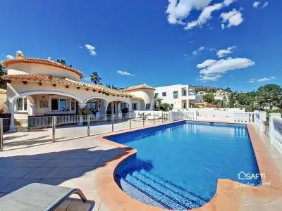 Chalet Mediterraneo en La Sella con Vistas al Mar
