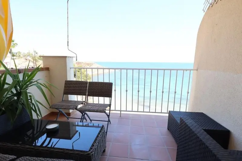 Apartamento en Campoamor con vistas al mar.
