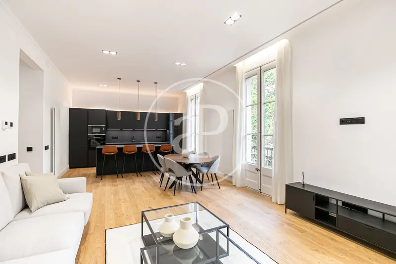 Piso Reformado en Finca Regia en Eixample Derecho