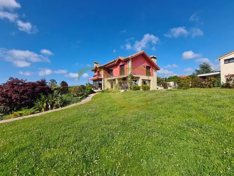 Chalet en Cabueñes Asturias con Vistas a la Bahia 600m2