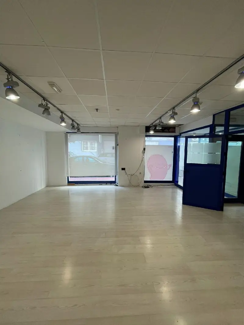 Venta Local Comercial 3 Habitaciones Altamira Almeria