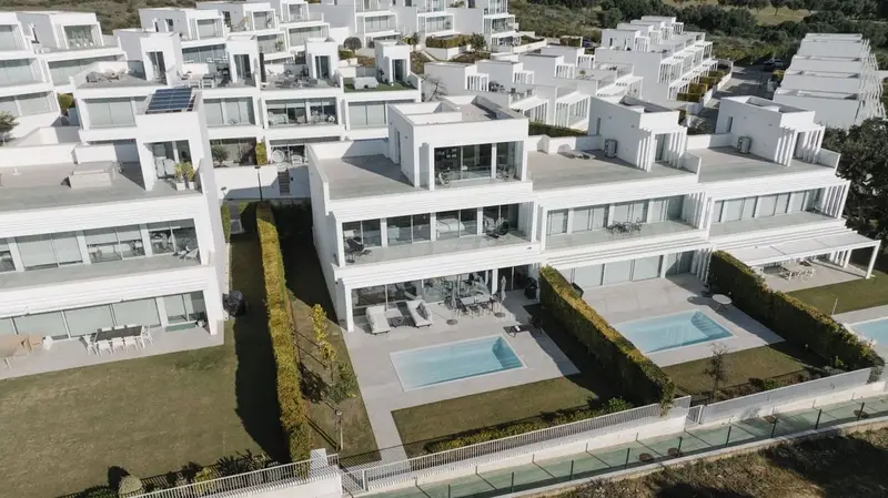 Villa de Lujo en Sotogrande con Vistas al Mar y Golf
