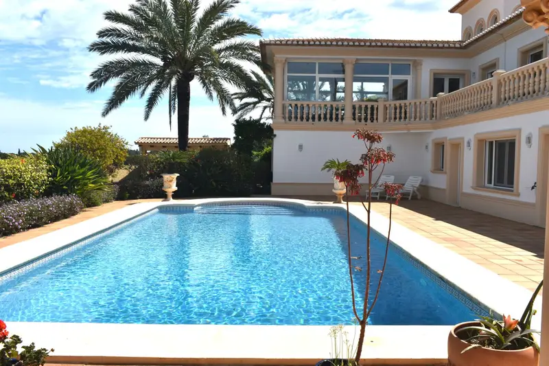 Chalet de Lujo en El Montgó 4 Dormitorios Piscina Vistas al Mar