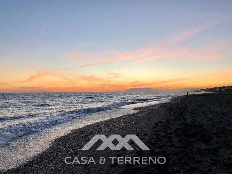 Venta Suelo Luminoso Benajarafe 748m2 Primera Linea de Playa