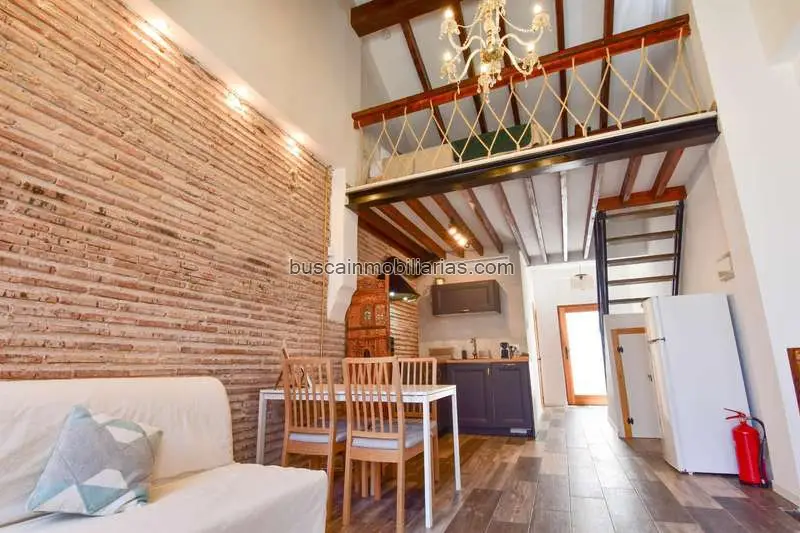 Casa en Venta Valencia: 43m2, Altillo, Patio, Cerca de la Playa