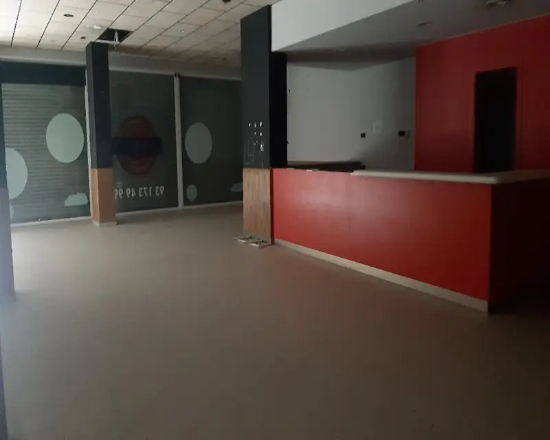 Local 105m2 Terrassa Agustí Bartra
