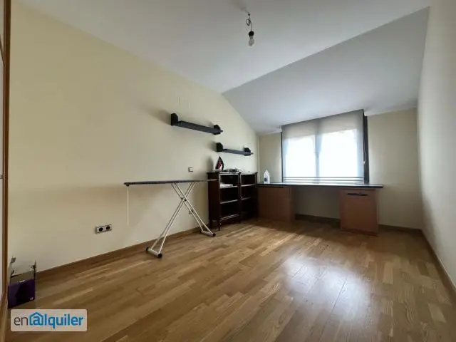 Alquiler Chalet Adosado con Piscina en Viñas Viejas