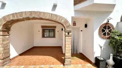 Casa Adosada en Sierra de Yeguas con 3 Dormitorios y Patio