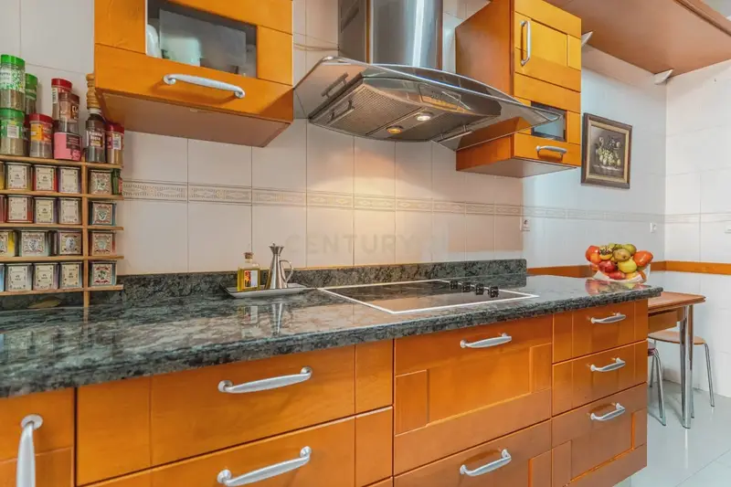Piso en venta en Bola de Oro, Granada 4 habitaciones 2 baños 120m2