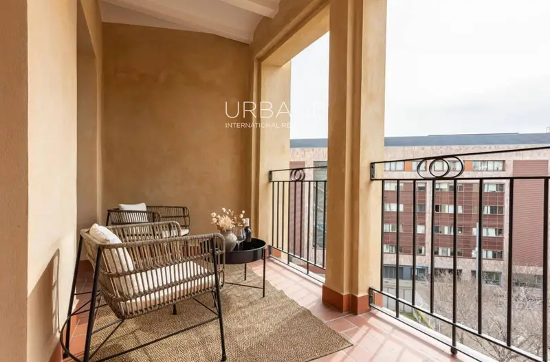 Apartamento en venta El Raval Barcelona 124m2 3 dormitorios piscina