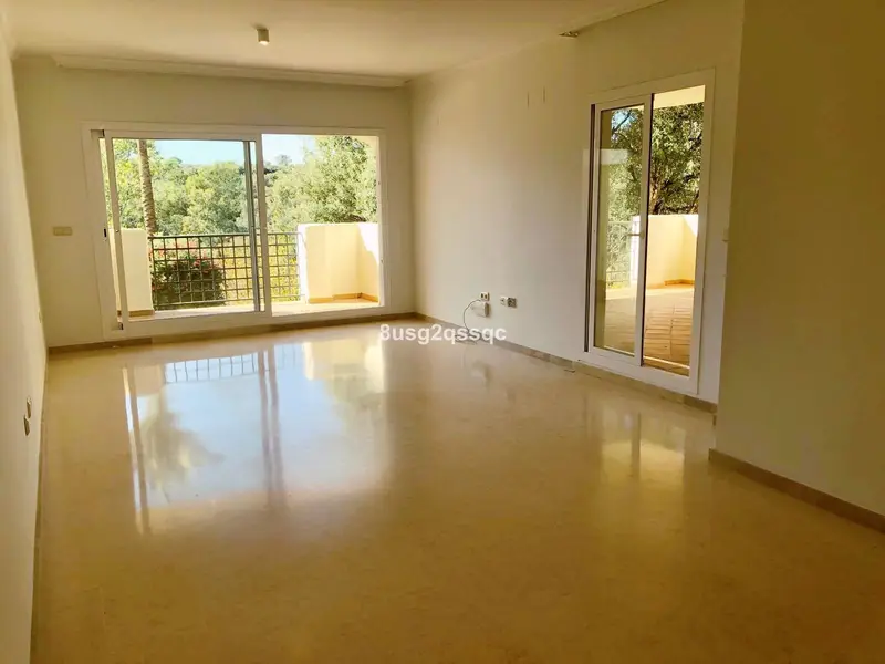 Apartamento 3 Dormitorios Elviria  Jardín Piscina Garaje