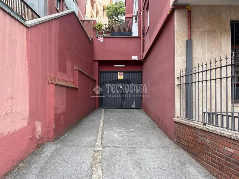 Box/plaza de garaje en venta en Horta Guinardó