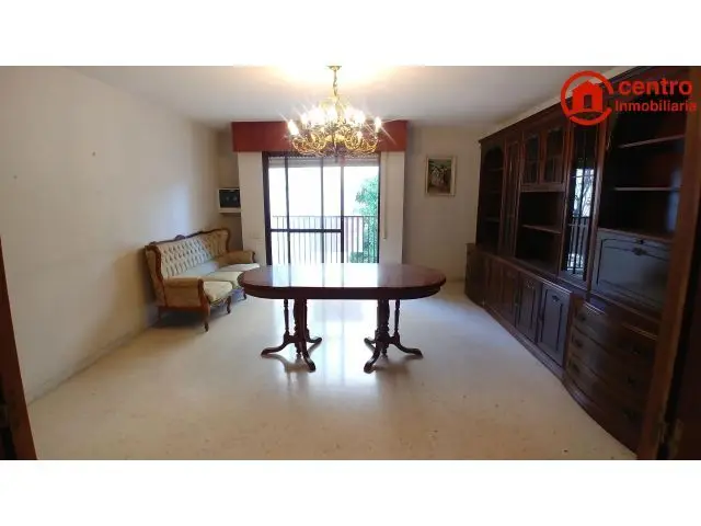 Amplio Piso Junto Plaza Santa Rita Alhama de Almería