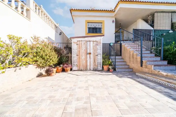 Villa 4 Dormitorios en La Marina Costa Blanca