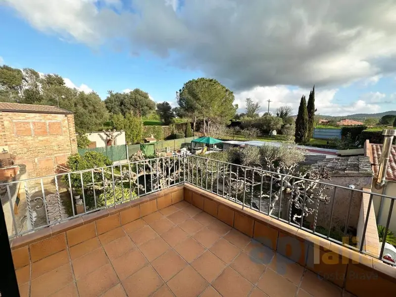 Casa Rural en Vulpellac Baix Emporda 5 Dormitorios Jardin Barbacoa