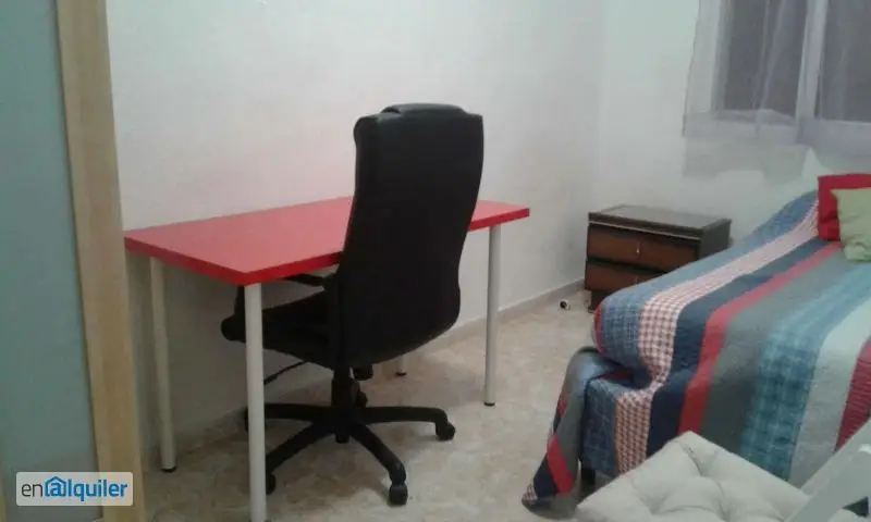 Piso Estudiantes Triana 3 Dormitorios Amueblado