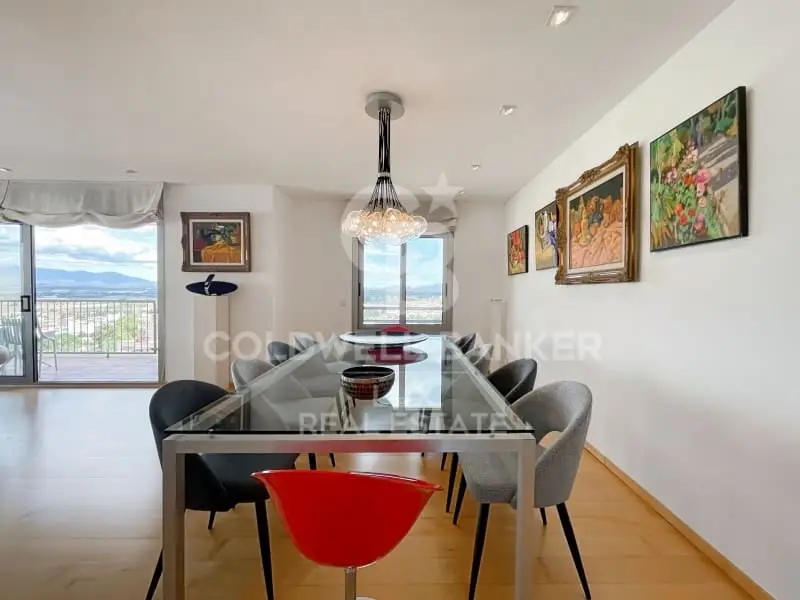 Atico en venta en Figueres con vistas al Alt Emporda