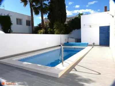 Villa de Lujo con Piscina y Sistema Fotovoltaico