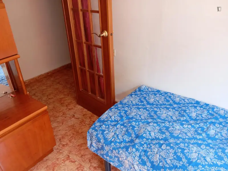 Habitacion con 2 camas individuales cerca del metro de Patraix