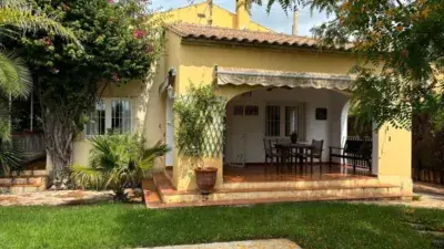 Chalet Adosado en La Canada con Piscina y Jardin