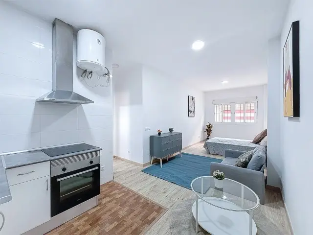 Apartamento Estudio Moderno en Málaga con Garaje