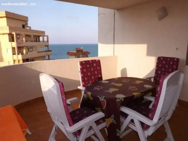 Apartamento en la Playa con Piscina y Parking