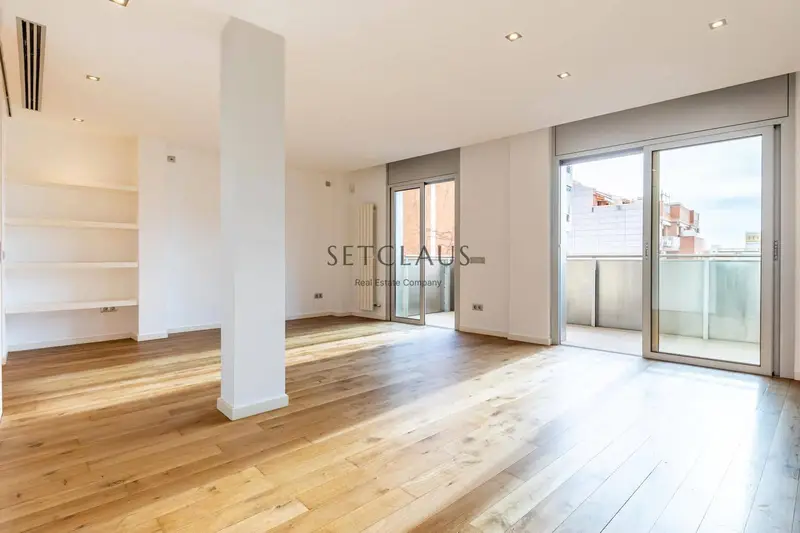 Piso en Venta en Badalona 4 Dormitorios Piscina y Parking