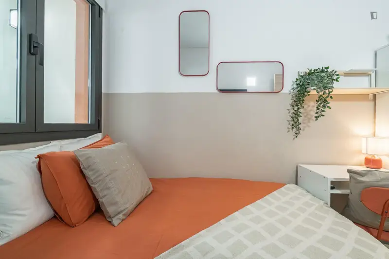 Habitacion Individual con Balcon en Piso de 4 Habitaciones en Sants Montjuic