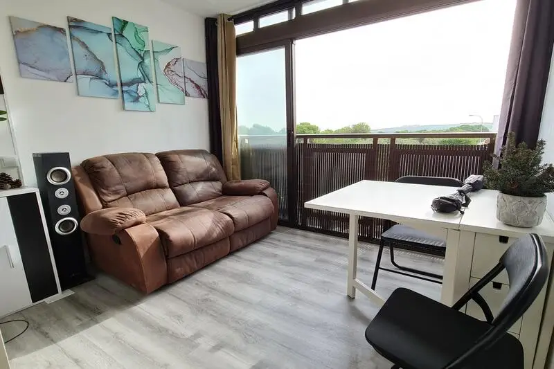 Estudio Renovado con Vistas Espectaculares en Torrevieja