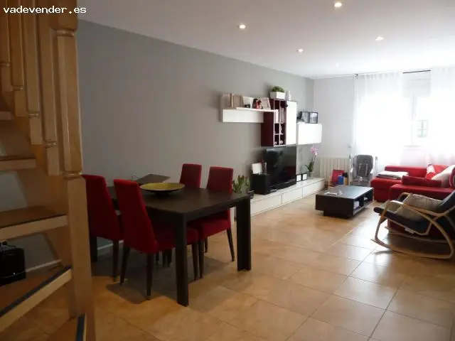 Dúplex Seminuevo en Zona Tranquila de Igualada