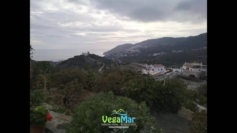 Chalet en venta en La Herradura con piscina y terreno