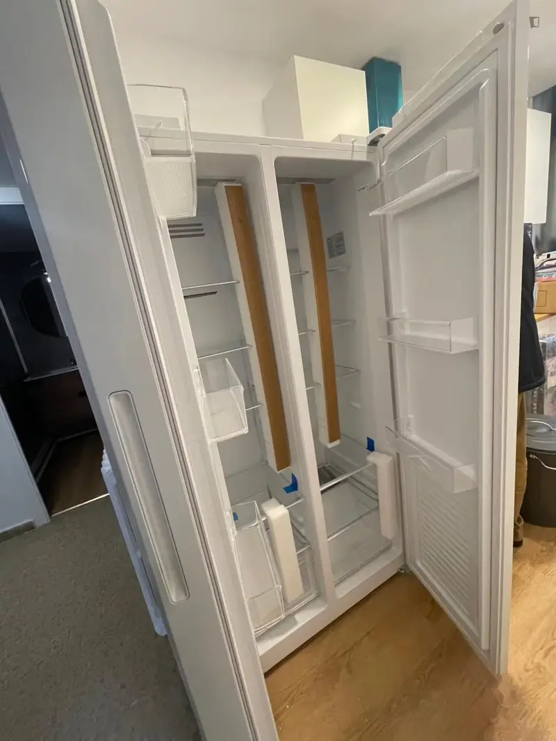 Apartamento espacioso con habitacion doble y balcon