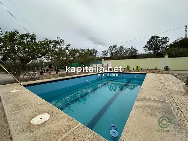 Chalet con Piscina y 1000 Olivos en Cocentaina