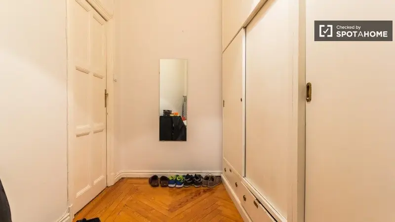 Apartamento 4 Dormitorios 1 Baño Madrid Alquiler