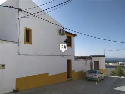 Casa Andaluza en Rute con Patios Garaje y Terraza