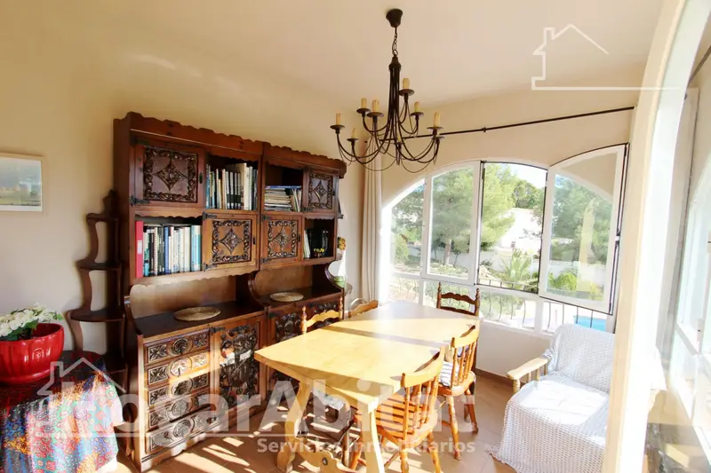Chalet con Terraza y Jardin Cerca de la Playa en Calpe
