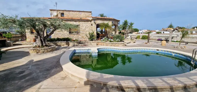 Espectacular Villa en El Grao de Castellon con Piscina y 2 Casas